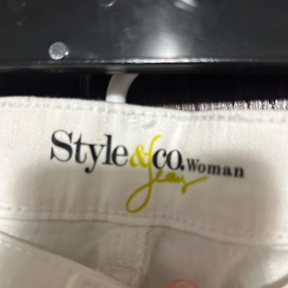 New with tags Plus size Style & Co Woman Jeans Curvy Fit - Picture 6 of 7